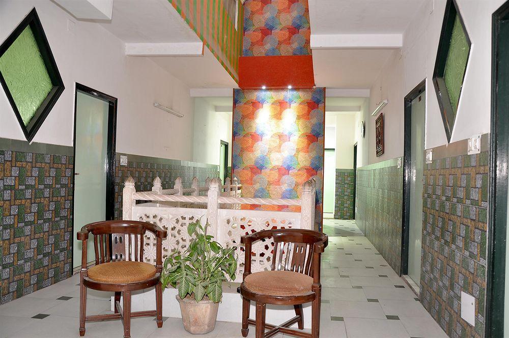 Oyo 3472 Hotel Rama Inn New Delhi Bagian luar foto