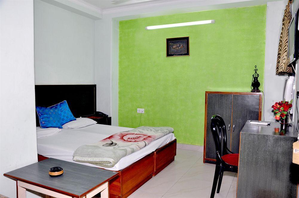 Oyo 3472 Hotel Rama Inn New Delhi Bagian luar foto