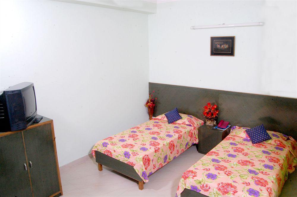 Oyo 3472 Hotel Rama Inn New Delhi Bagian luar foto