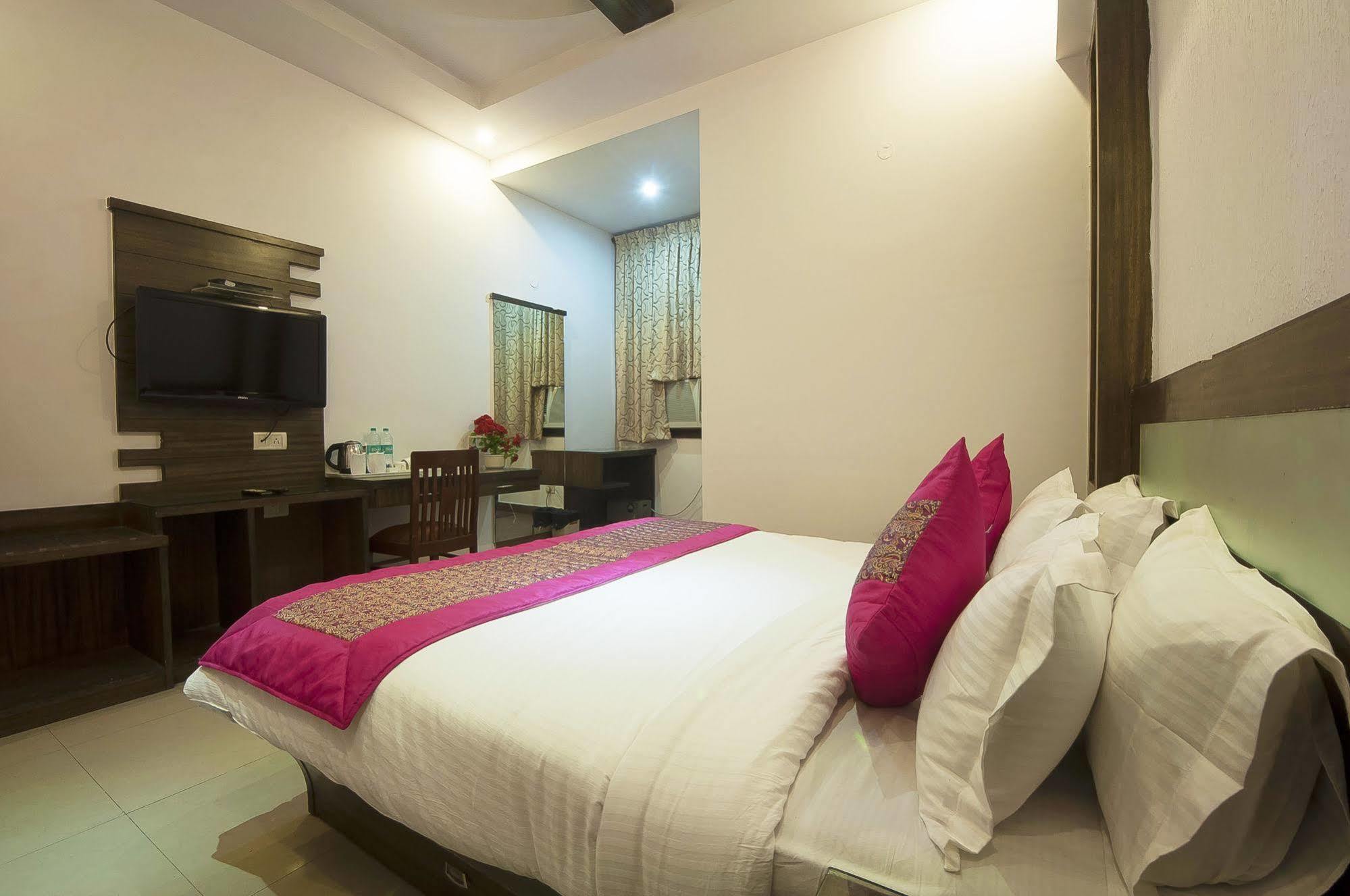 Oyo 3472 Hotel Rama Inn New Delhi Bagian luar foto