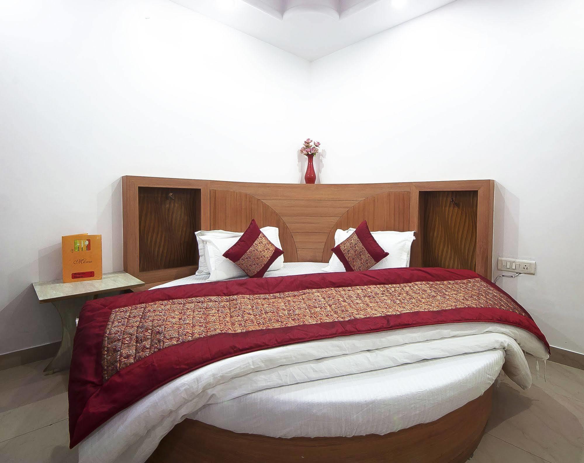 Oyo 3472 Hotel Rama Inn New Delhi Bagian luar foto