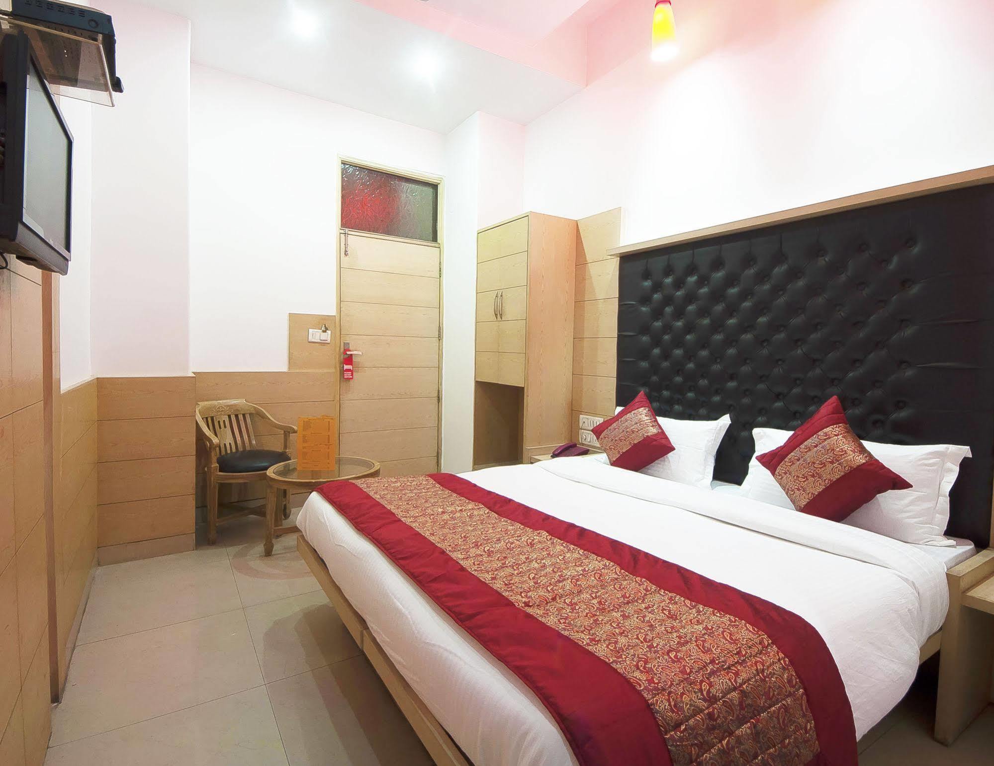 Oyo 3472 Hotel Rama Inn New Delhi Bagian luar foto