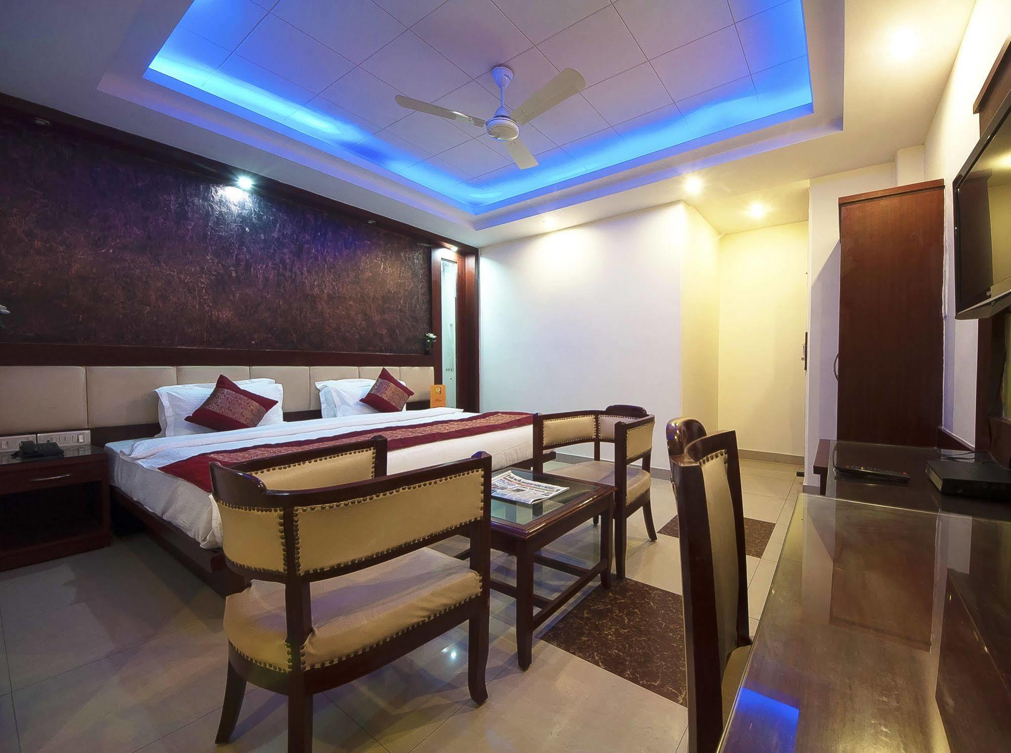 Oyo 3472 Hotel Rama Inn New Delhi Bagian luar foto