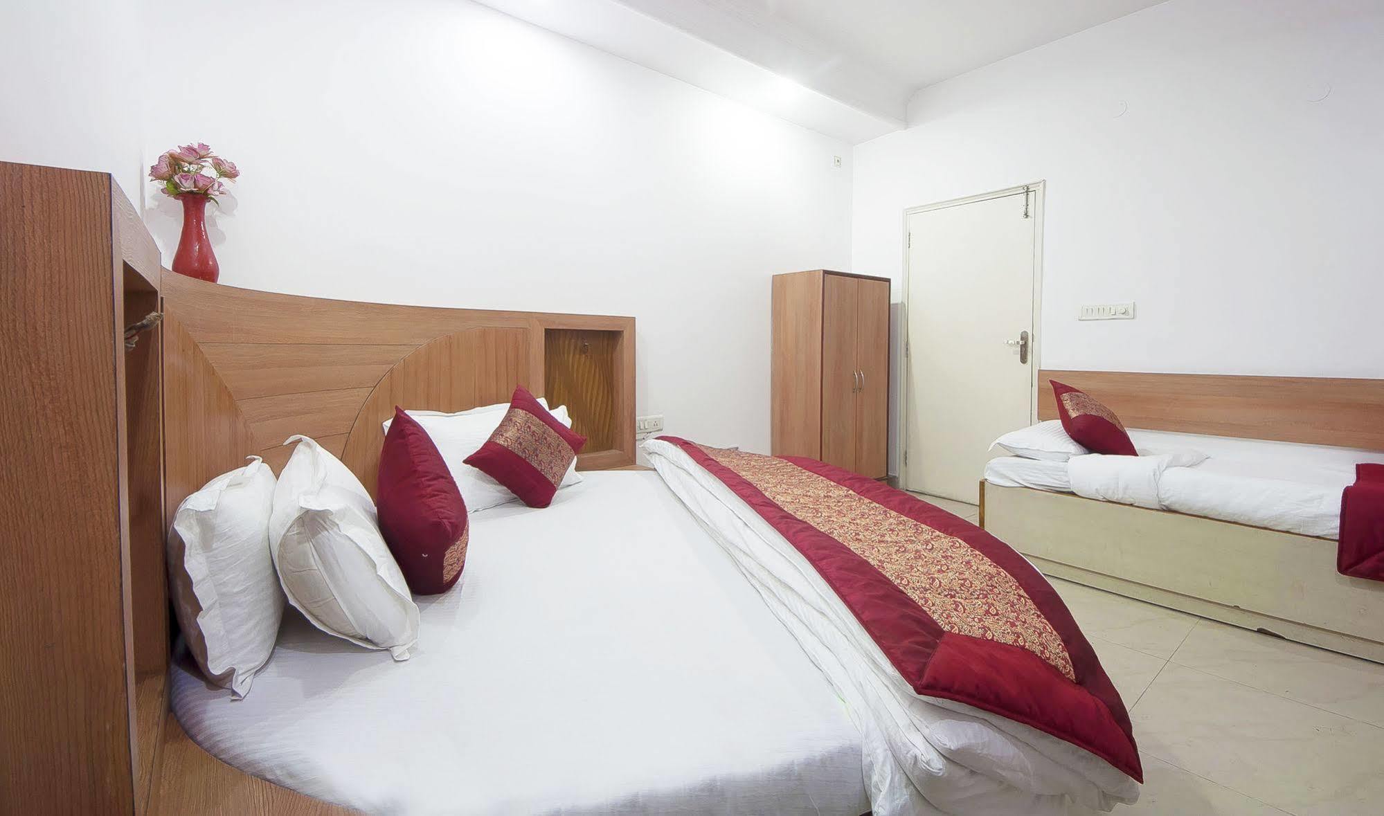 Oyo 3472 Hotel Rama Inn New Delhi Bagian luar foto